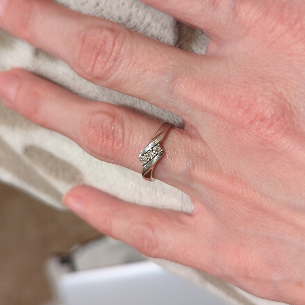 10k white gold anniversary band with diamonds